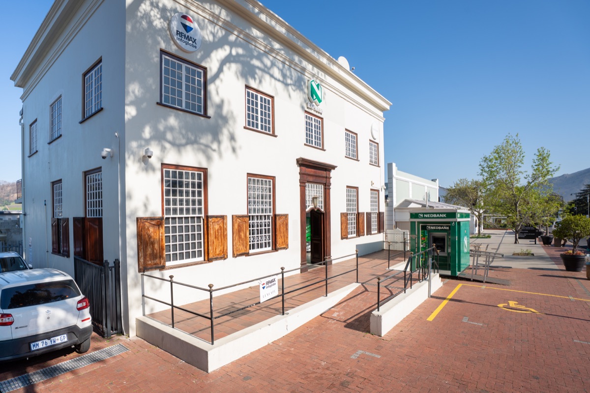 RE/MAX Infoglobe office